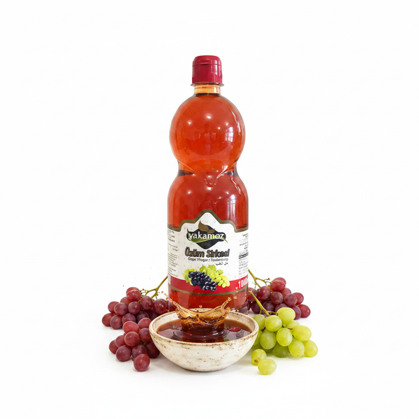 Yakamoz Grape Vinegar 1000ml – styled hero shot with fresh grapes